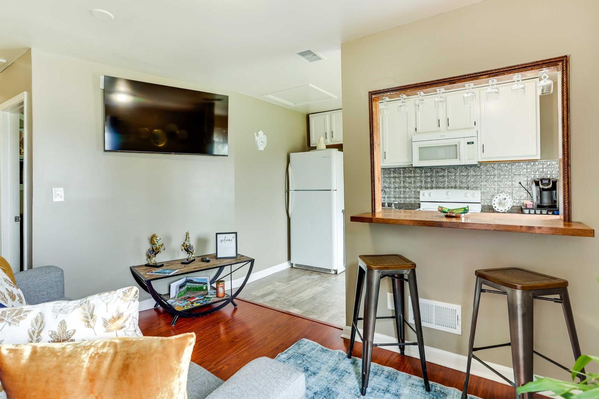 Louisville Apartment - Walk To Restaurants! Exterior photo